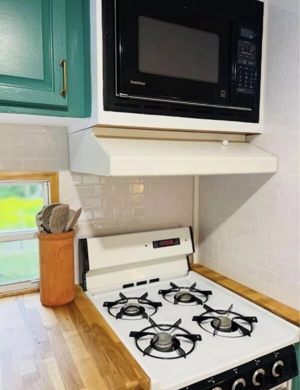 Fully Remodeled Tiny Home - Image 9